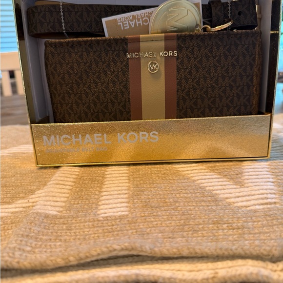 Michael Kors Signature Brown and Gold belt bag - Picture 1 of 1